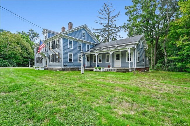 Building Photo - 752 Main St