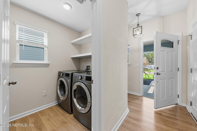 Building Photo - 565 Chandler Dr