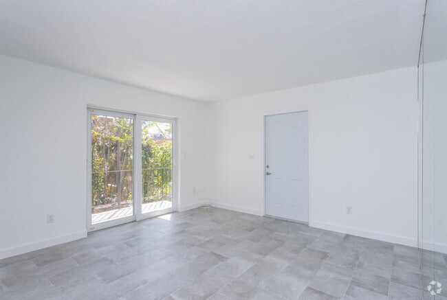 Building Photo - 3244 W Trade Ave Apartments