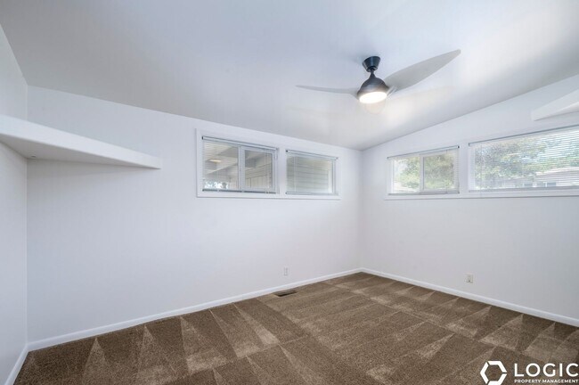 Building Photo - 6809 S Meadow Downs Way