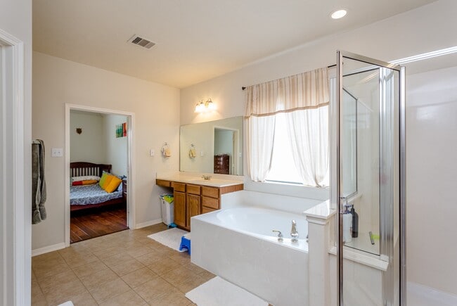 Building Photo - 6706 Ashworth Dr