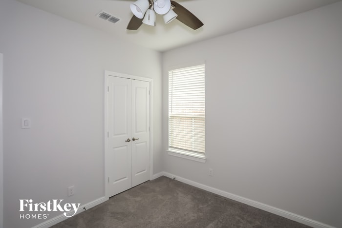 Building Photo - 15953 Hayes Ridge Dr