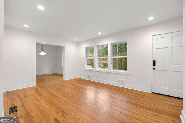 Building Photo - 1857 Boulderview Dr SE