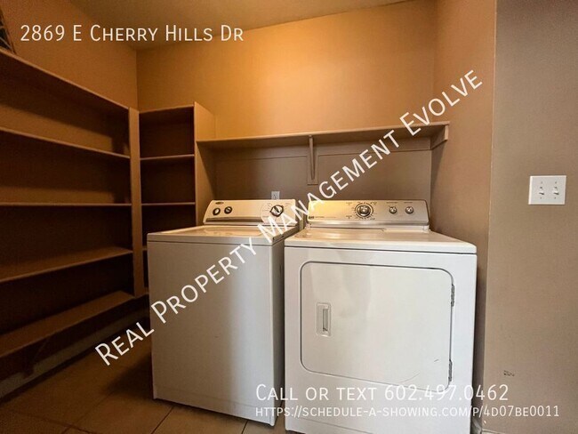 Building Photo - 2869 E Cherry Hills Dr