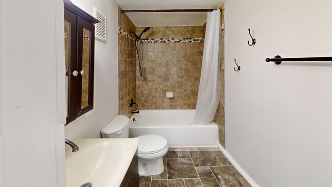 Building Photo - 219 N Institute St