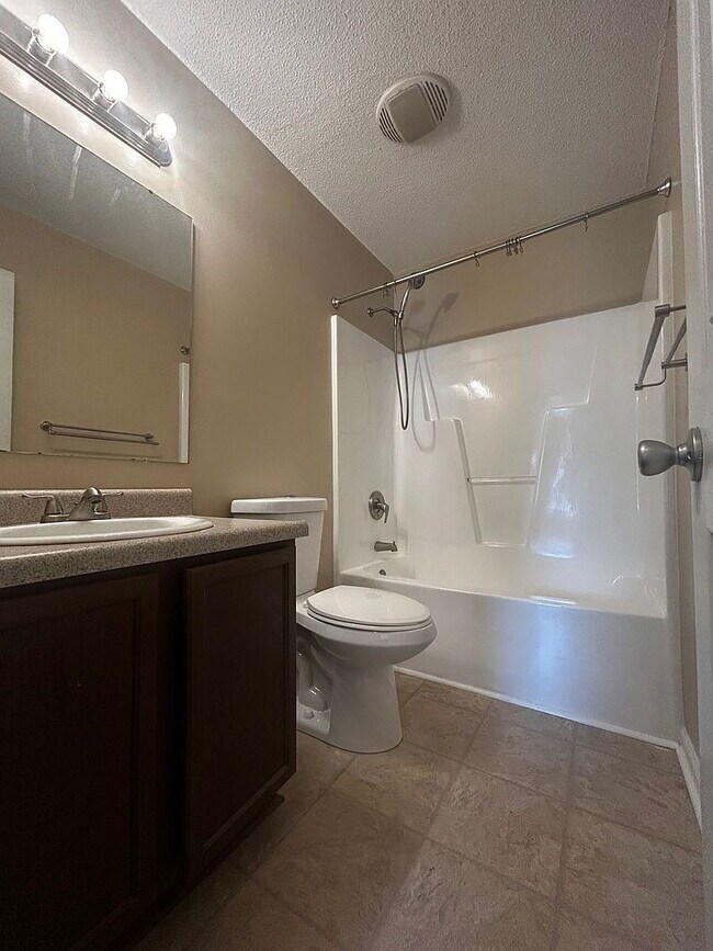 Building Photo - Single Family Home