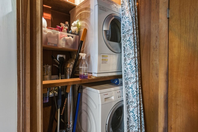 Building Photo - 22000 Timber Cove Rd