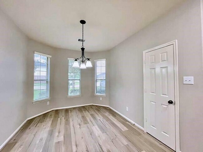 Building Photo - 21510 Sierra Long Dr