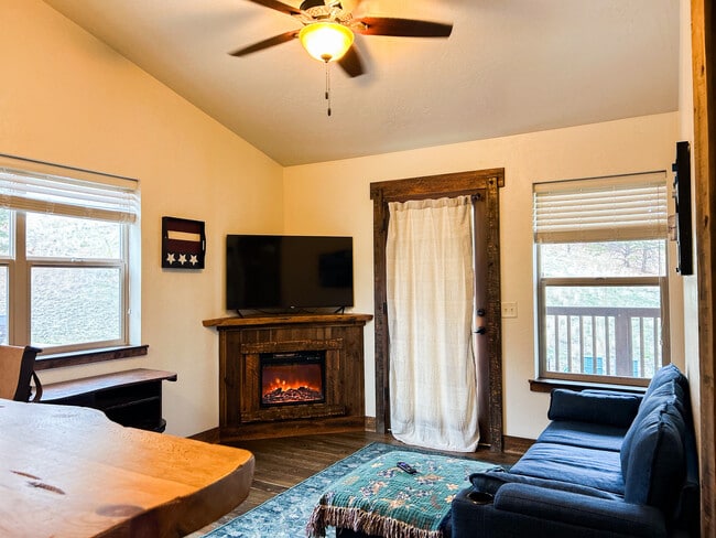 Building Photo - 10985 Cayuse Ct