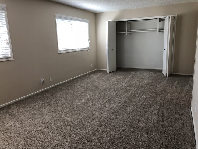 Mid-Level Bedroom-Extra Long - 7702 Duquesne Pl