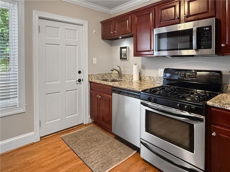 Building Photo - 656 Timm Valley Rd NE