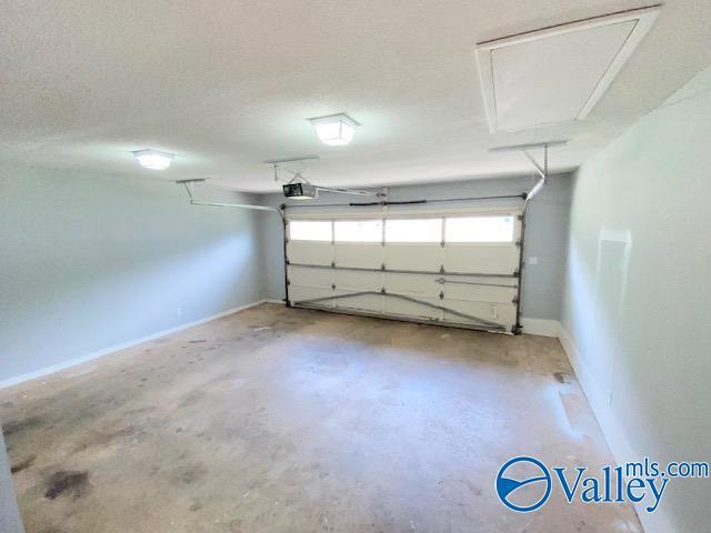 Building Photo - 826 Crestview Dr