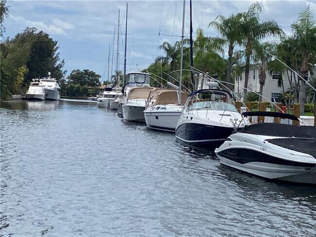 Building Photo - 6317 Bay Club Dr