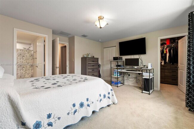 Building Photo - 610 NW 11th Ave