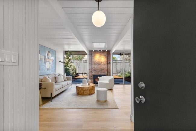 Building Photo - 729 Stendhal Ln