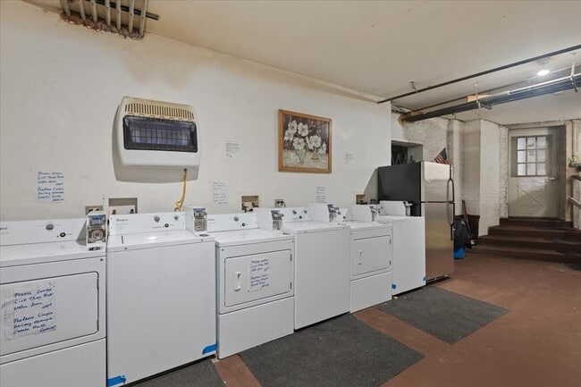 Building Photo - 4024 W Division St