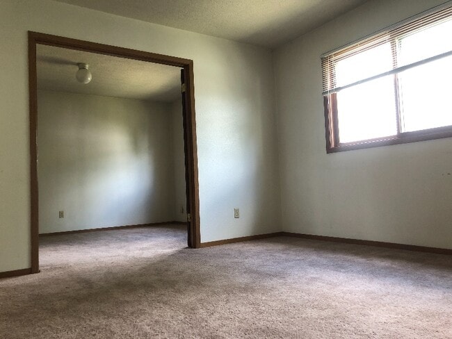 Building Photo - 2620 Westwinds Dr