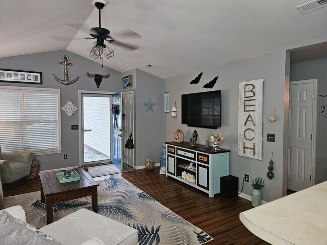 Building Photo - Lovely 3 Bedroom, 2 bath unfurnished home located in Hampstead - Plantation Pointe Community