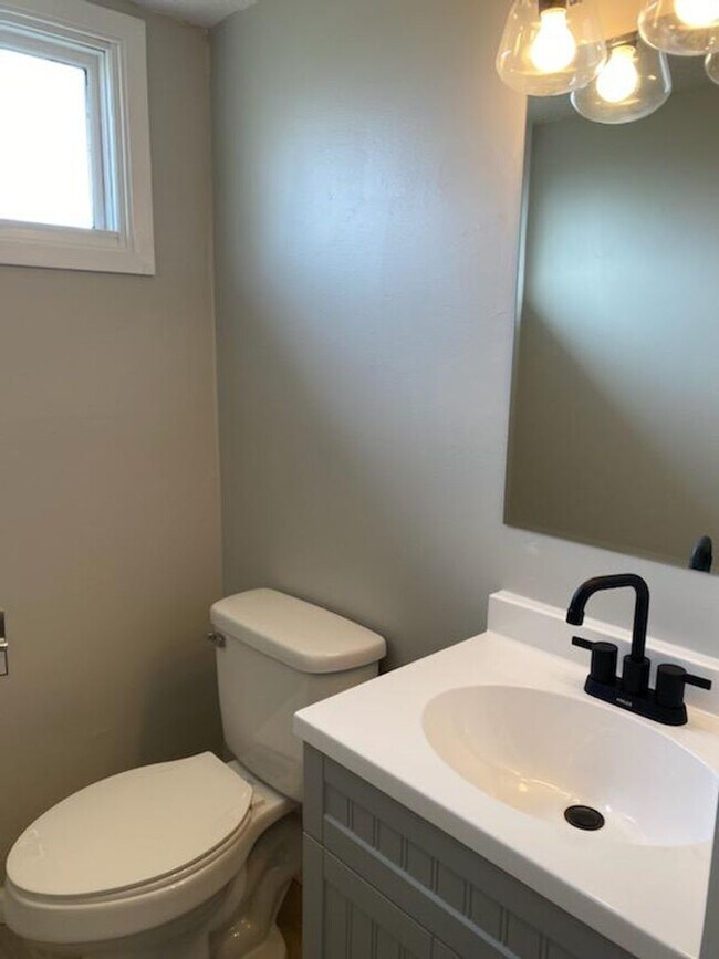 Building Photo - 5415 N Linwood Ave