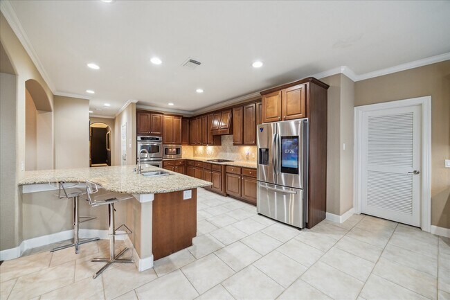 Building Photo - 18063 Crescent Royale Way