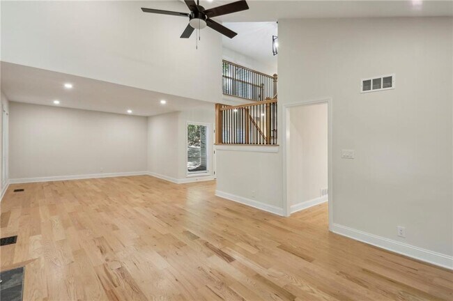 Building Photo - 545 Woodman Pl