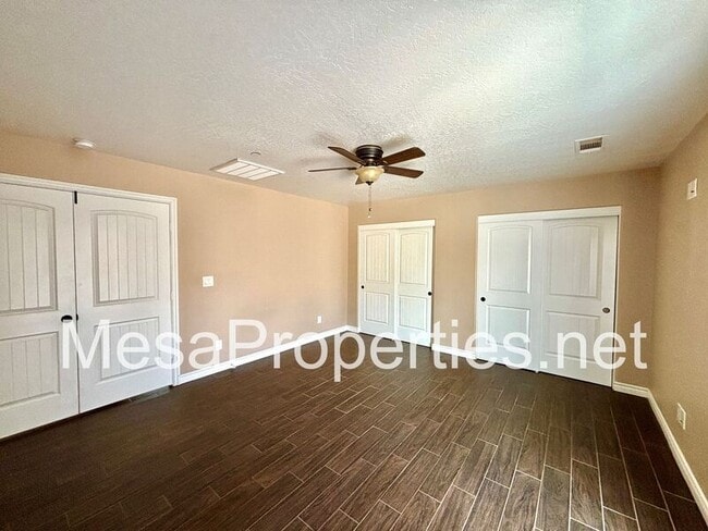 Building Photo - 11155 Phelan Rd