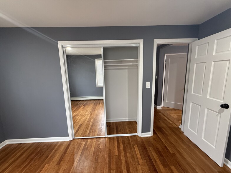 Building Photo - 25 Melrose Pl