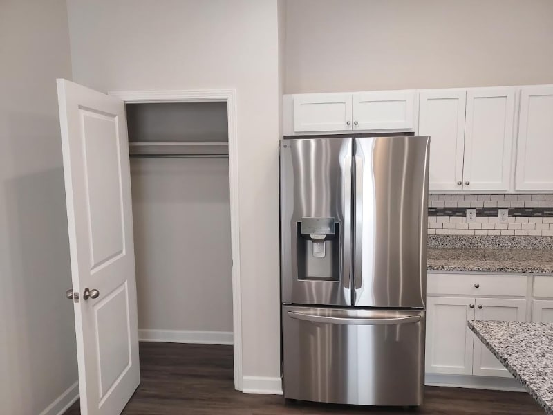 Building Photo - 2334 E Cheyenne Ct