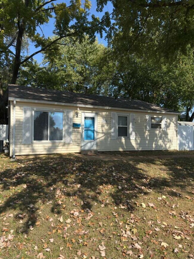 Building Photo - Freshly Updated Florissant Rental – Perfect for Families!