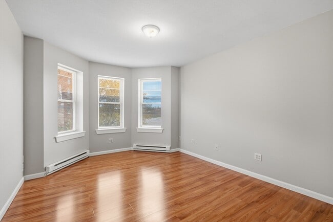 Building Photo - 194 Lyman St