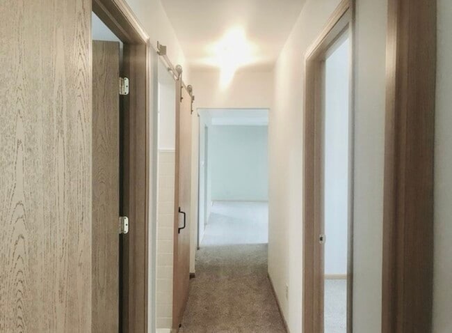 Building Photo - 164 Karen Dr