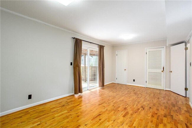 Building Photo - 4089 Longview Dr