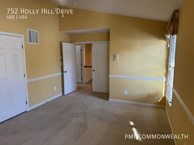 Building Photo - 752 Holly Hill Dr