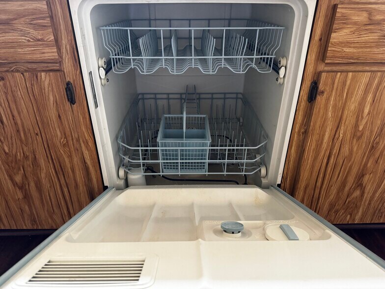 Building Photo - 1065 Altoona Ave