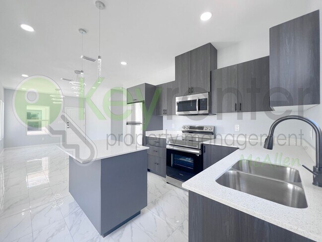 Building Photo - 913 N Woodson Ave