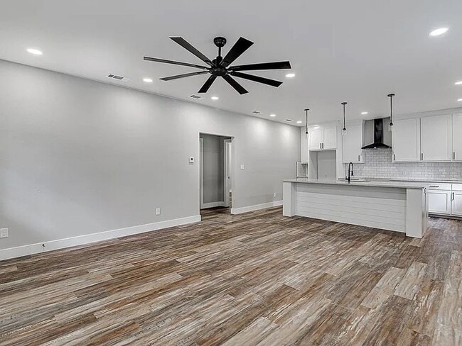 Building Photo - 90 Live Oak St