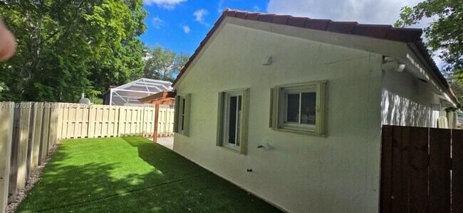 Building Photo - 591 Talavera Rd