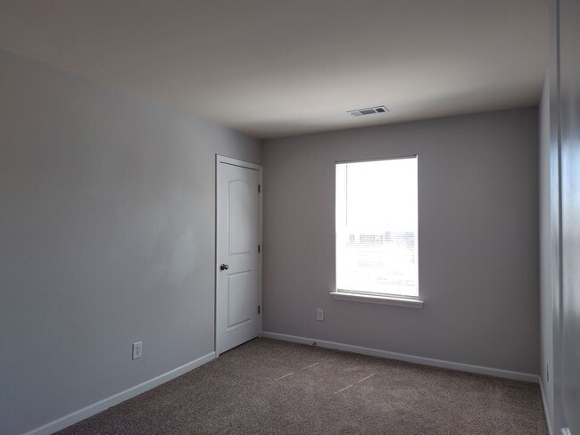 Building Photo - Charming, end-unit, townhome located in the Wrights Crossing Community!