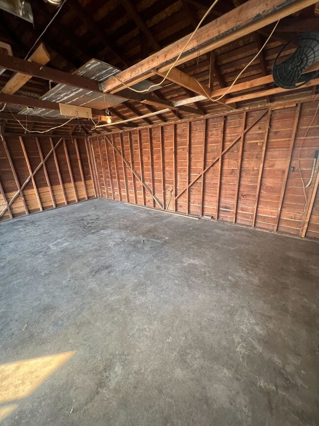 Building Photo - Spacious 2-Bedroom Home with Private Yard,...