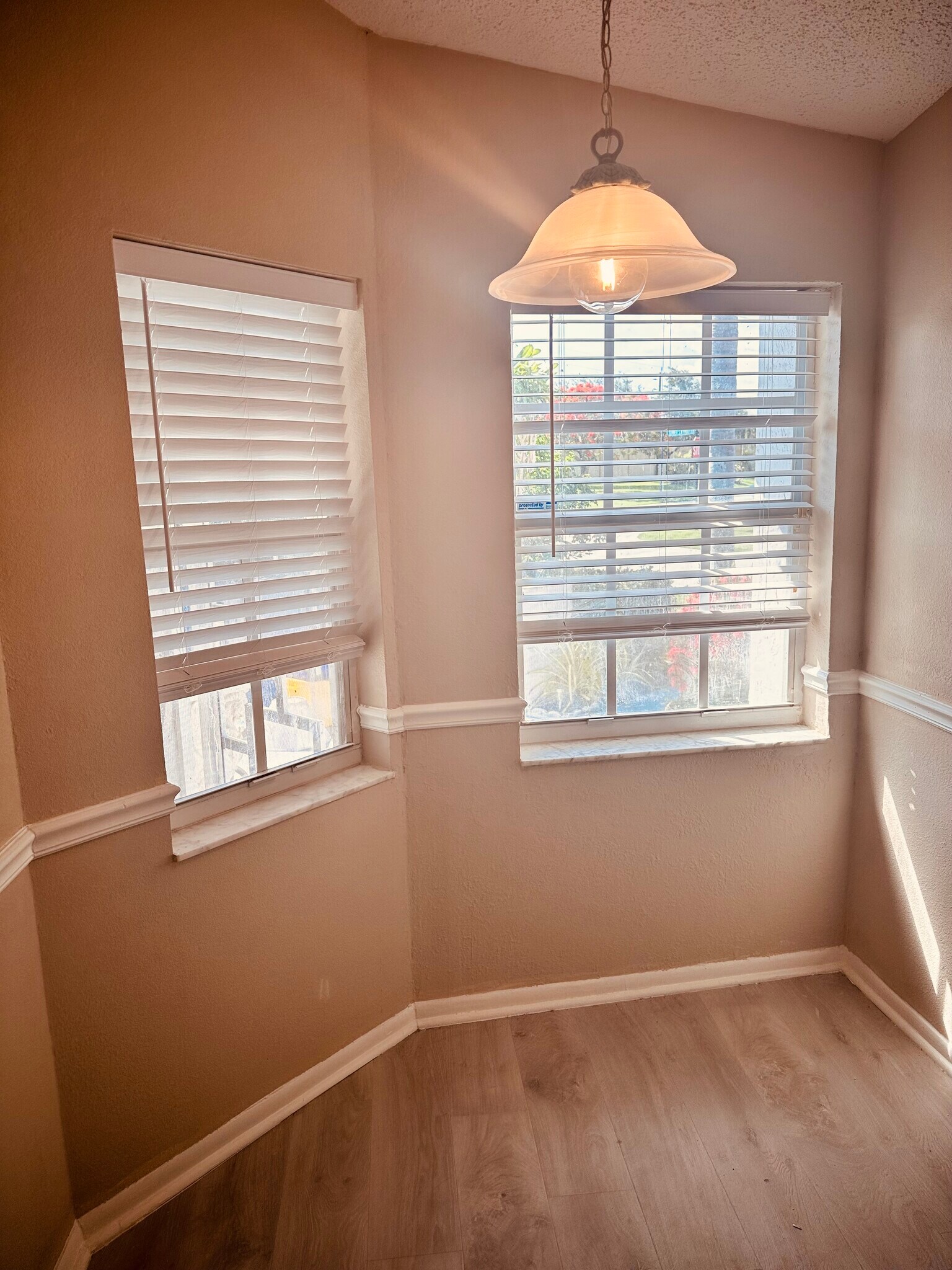 Kitchen Nook - 8108 Summer Shores Dr