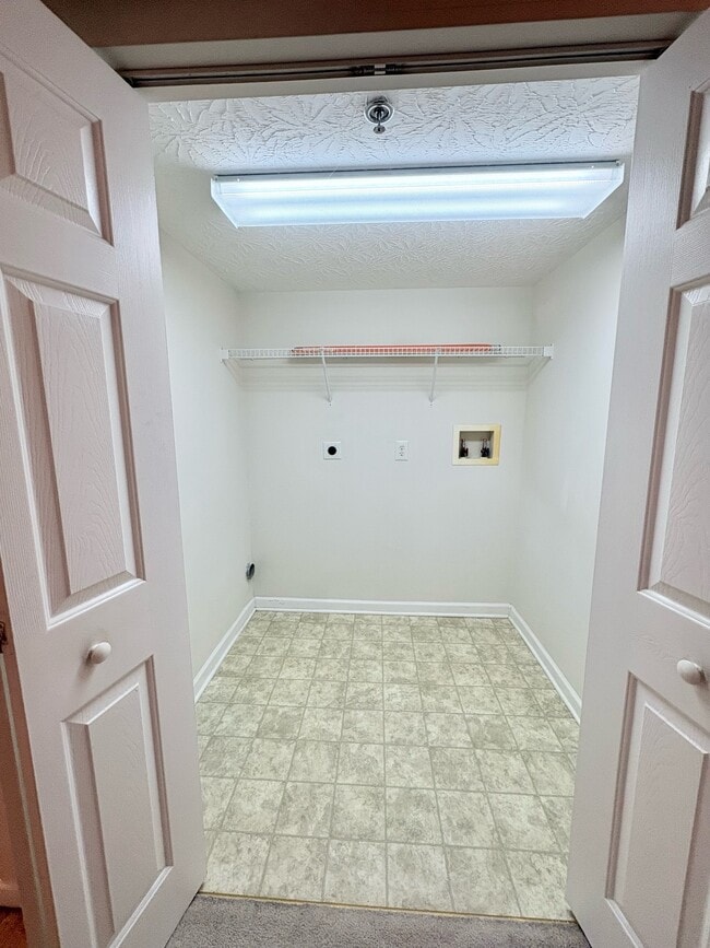 Building Photo - 19 Rose Garden Ln