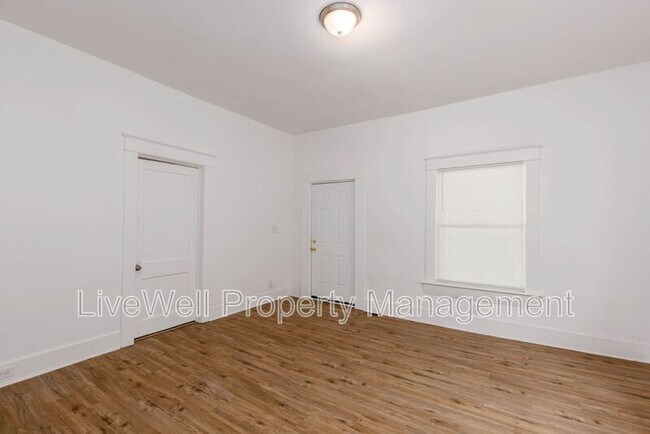 Building Photo - 404 12th St SW