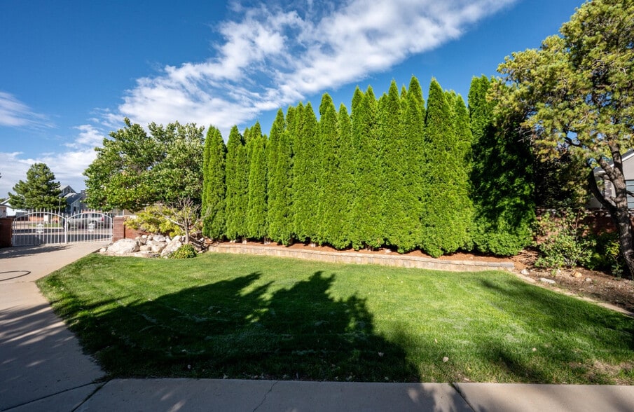 Building Photo - 298 S Staci Ct