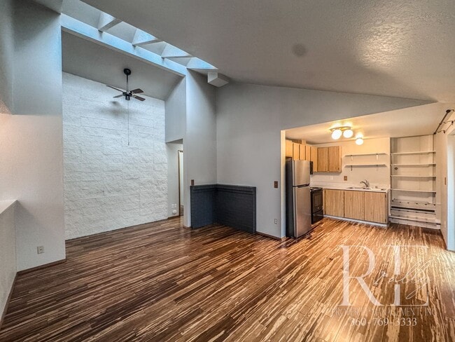 Building Photo - Charming 3-Bed Tacoma Home with Skylights & Unique Touches