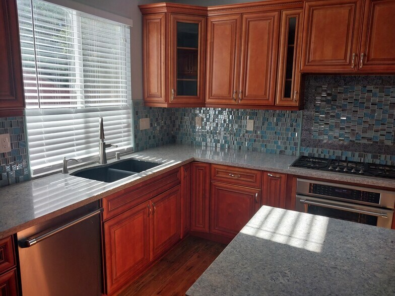 Primary Photo - 935 Redtail Dr