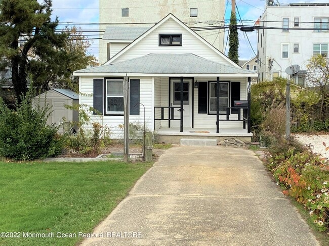 Building Photo - 104 11th Ave