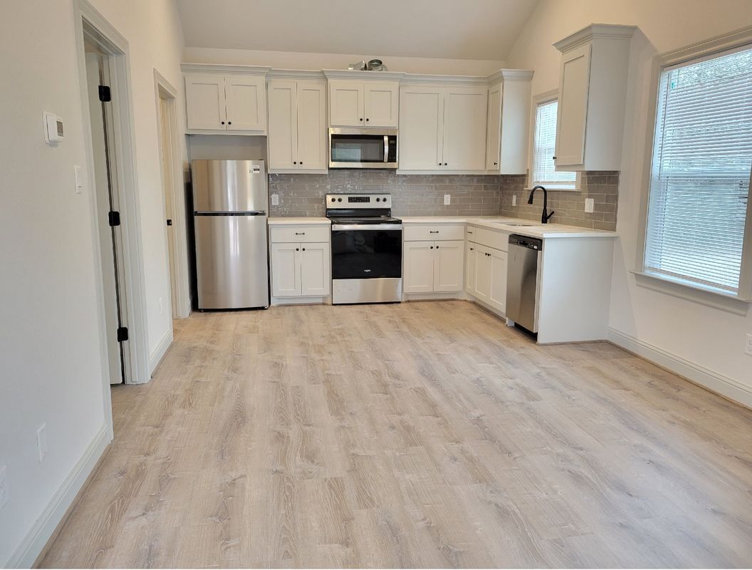 Building Photo - 8601 Oakridge Dr