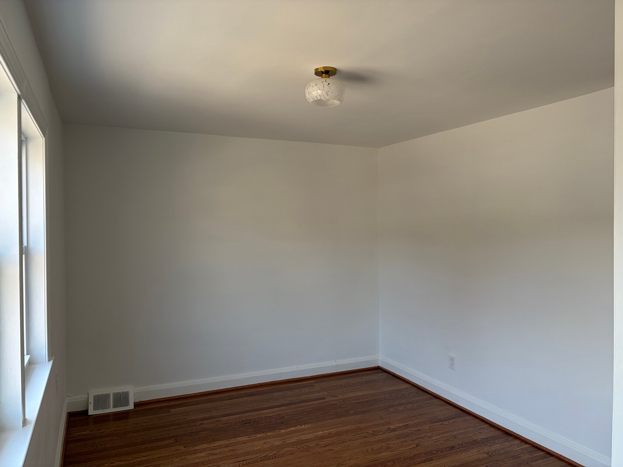 Building Photo - 546 47th St