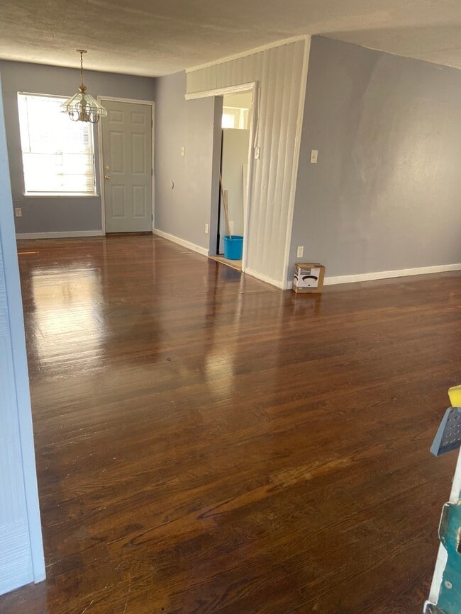 Building Photo - 5250 Kingsbury St