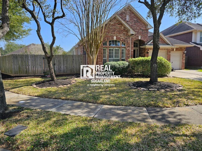 Building Photo - New Territory Oasis: Private Pool & Great Location